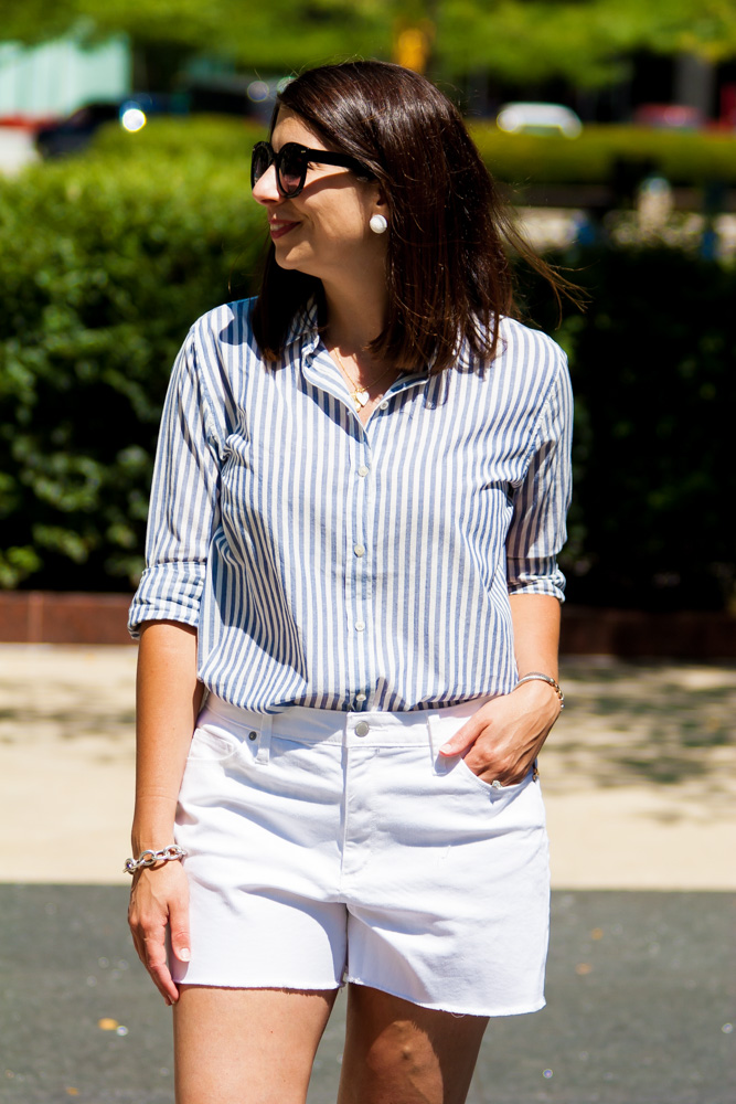 What to wear with a blue striped shirt for women?