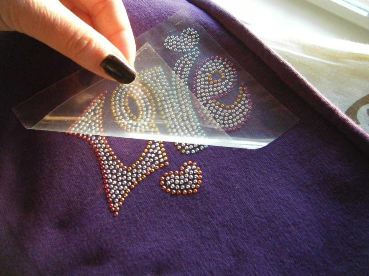 How to rhinestone a shirt