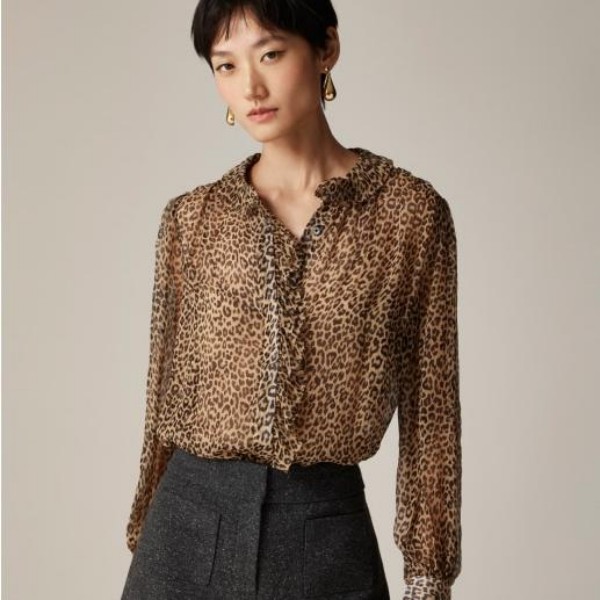 What Are the Best Women’s Blouses for Tall Women? Fit and Style